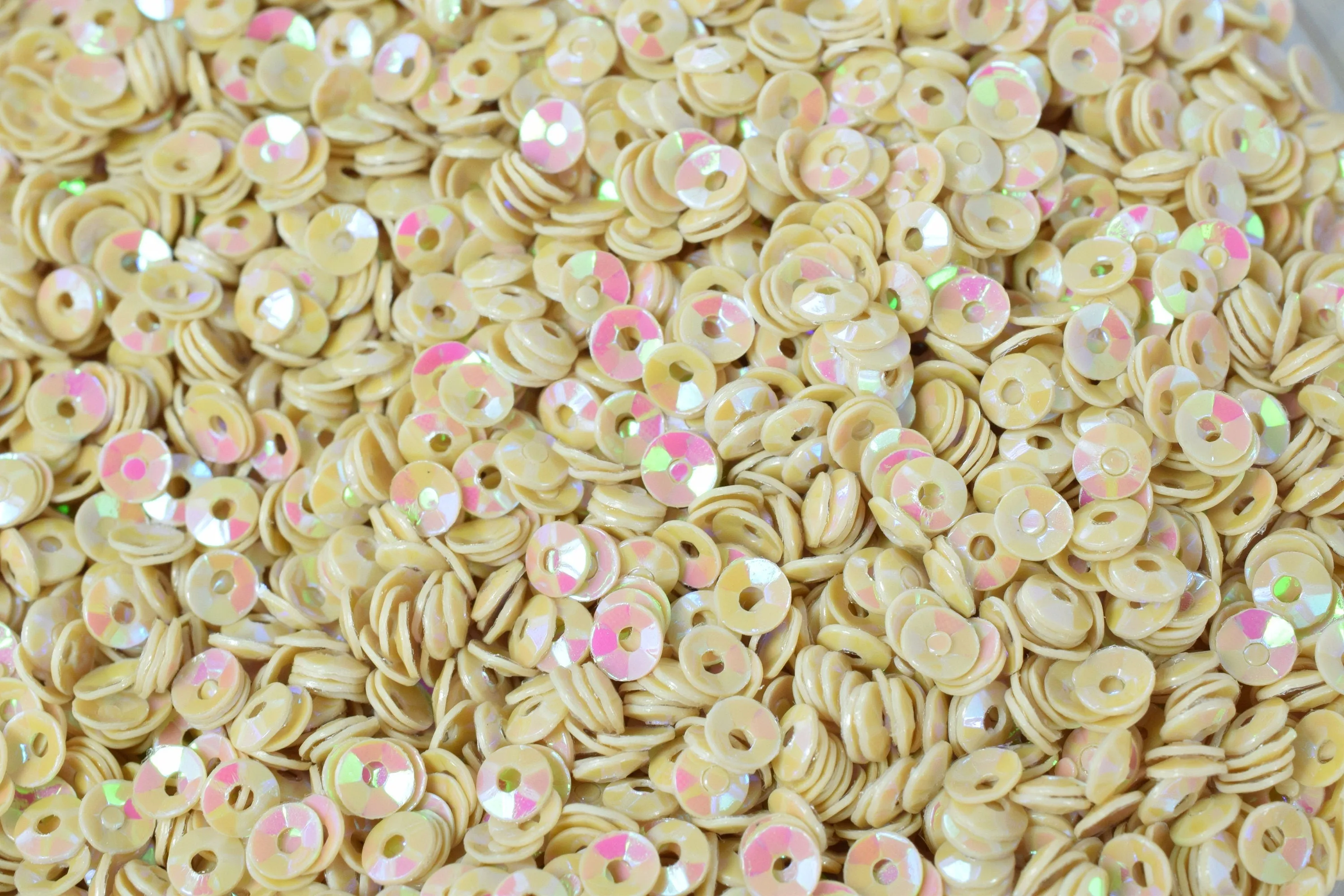 3/4mm Warm Beige Sparkle Cup Glossy Iridescent Sequins Sheen Round Sequins/Loose Paillettes,Wholesale Sequins,Shimmering Sequin Apparel