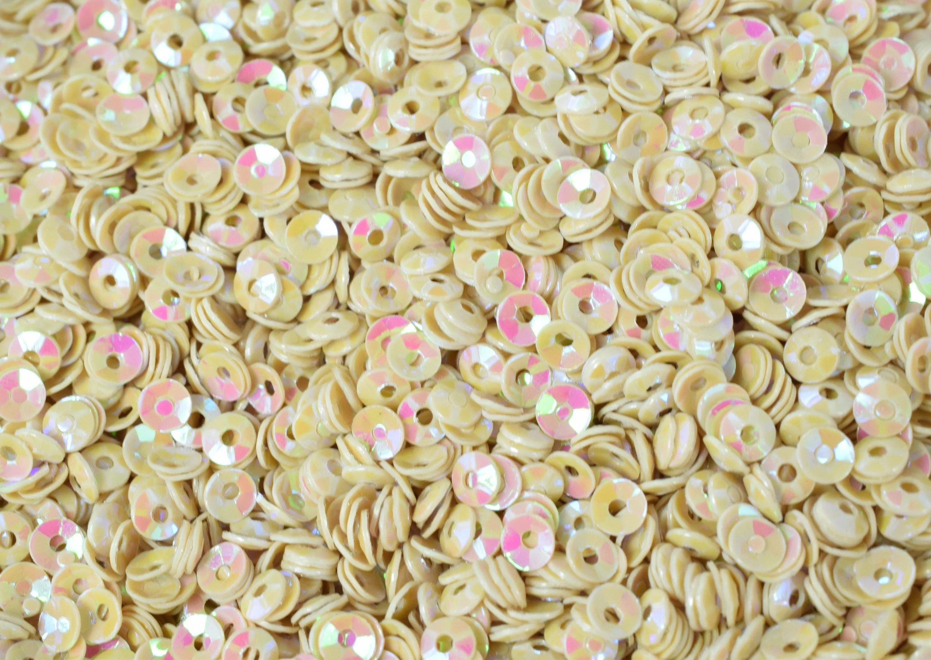 3/4mm Warm Beige Sparkle Cup Glossy Iridescent Sequins Sheen Round Sequins/Loose Paillettes,Wholesale Sequins,Shimmering Sequin Apparel