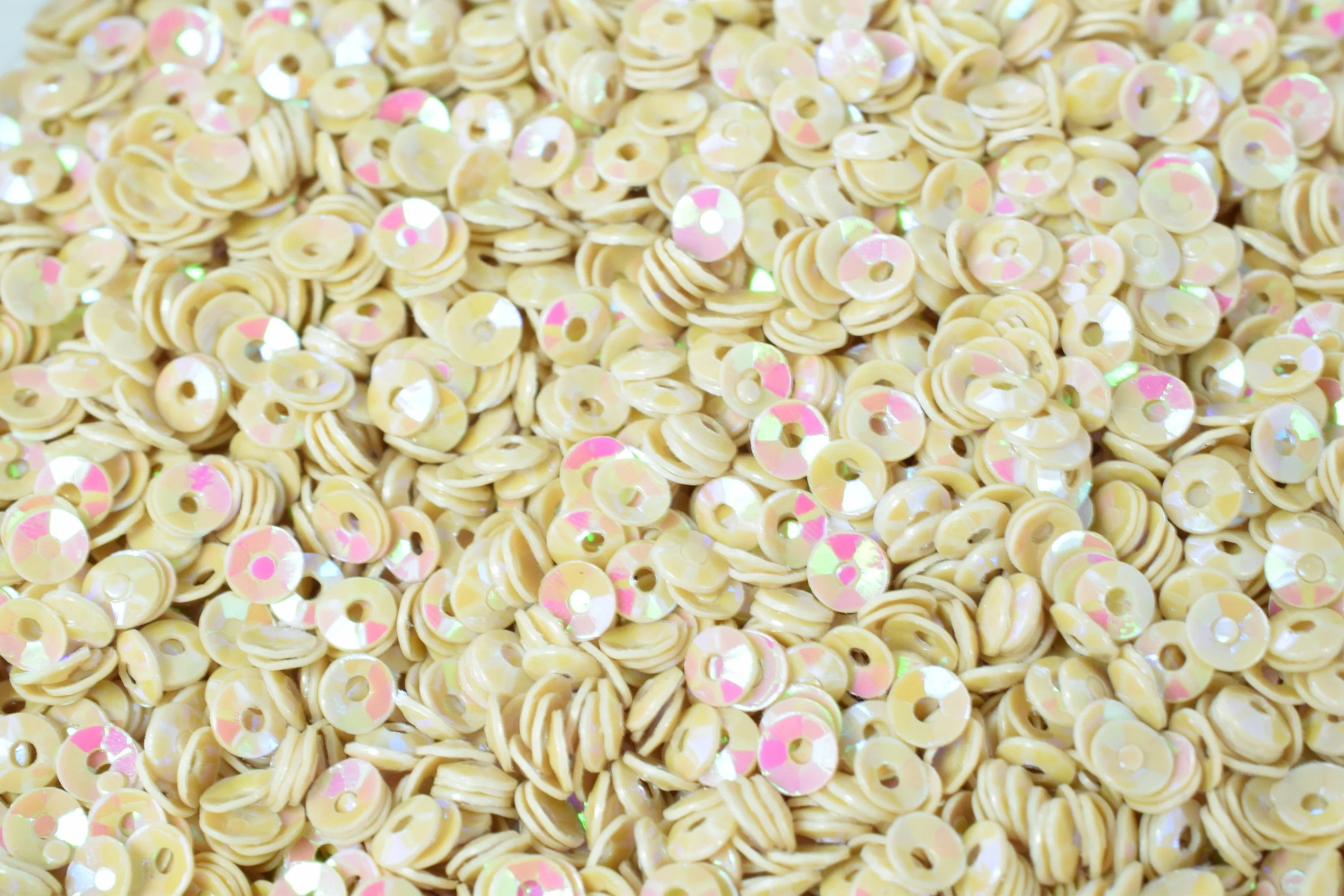 3/4mm Warm Beige Sparkle Cup Glossy Iridescent Sequins Sheen Round Sequins/Loose Paillettes,Wholesale Sequins,Shimmering Sequin Apparel