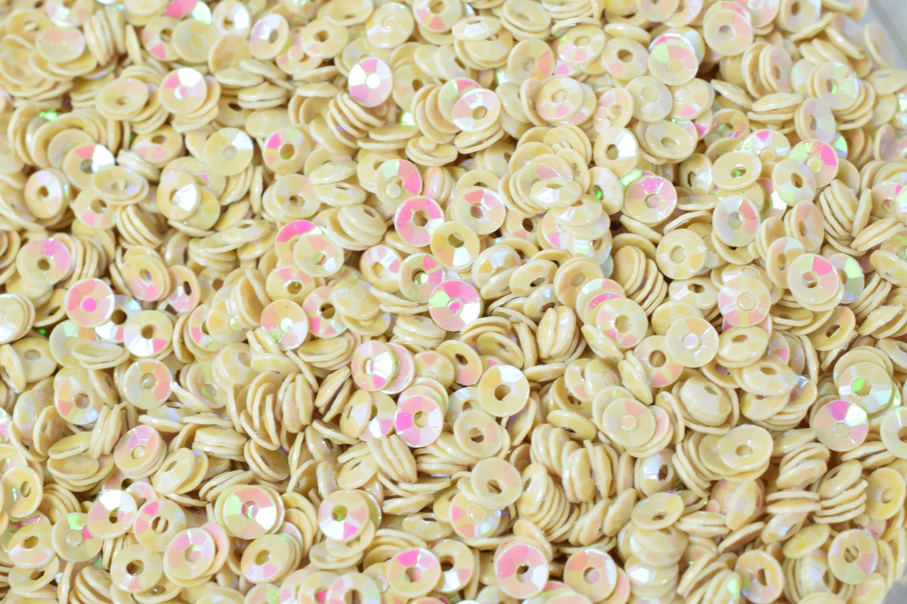3/4mm Warm Beige Sparkle Cup Glossy Iridescent Sequins Sheen Round Sequins/Loose Paillettes,Wholesale Sequins,Shimmering Sequin Apparel