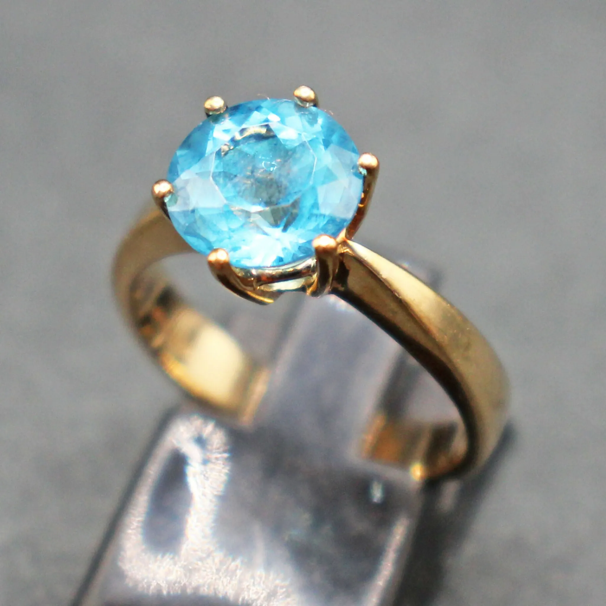 9ct gold blue topaz solitaire