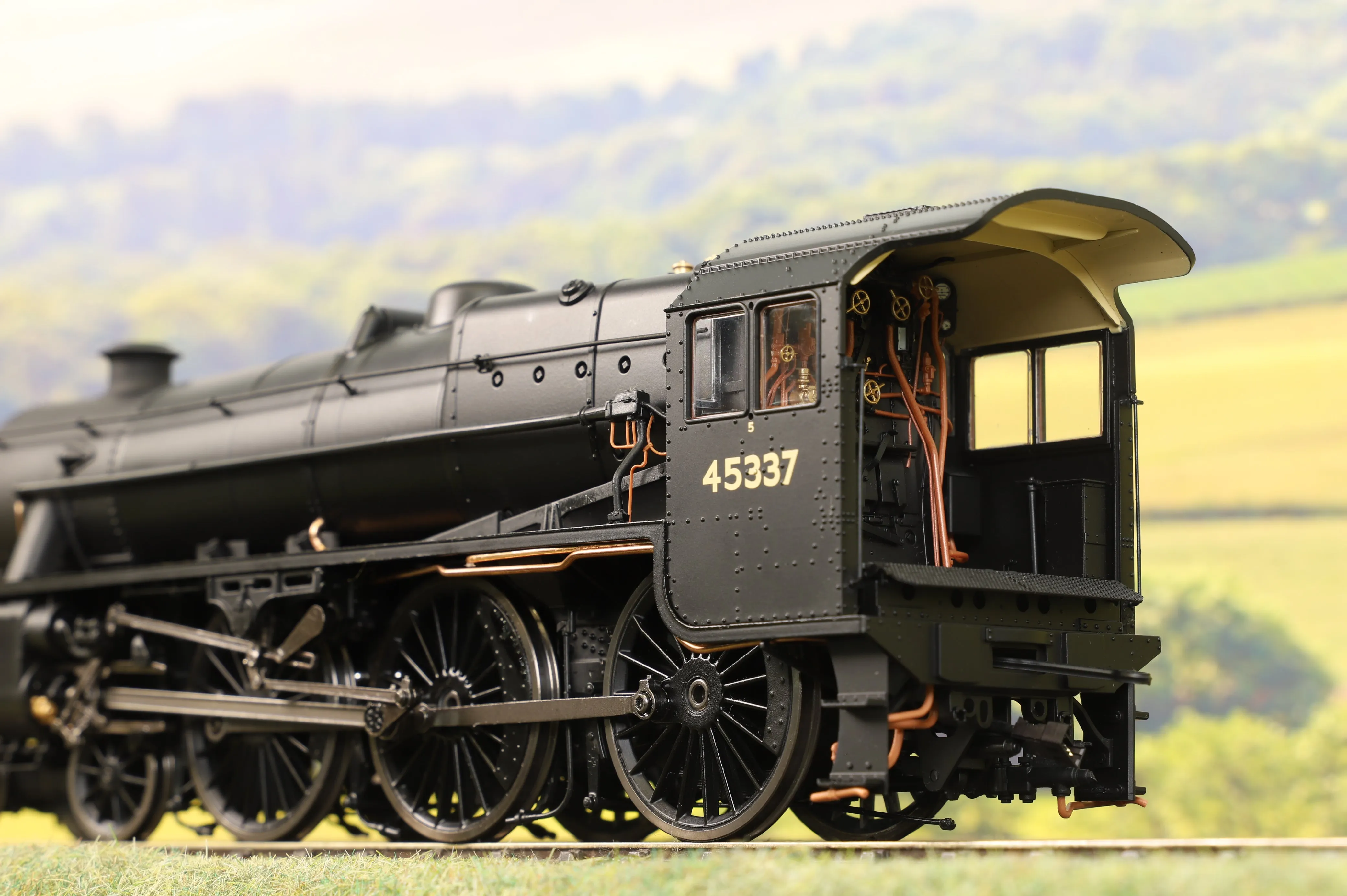 Ellis Clark Trains E1007 O Gauge Stanier Class 5 4-6-0 "Black 5", Plain BR Black, '45337', Welded Tender
