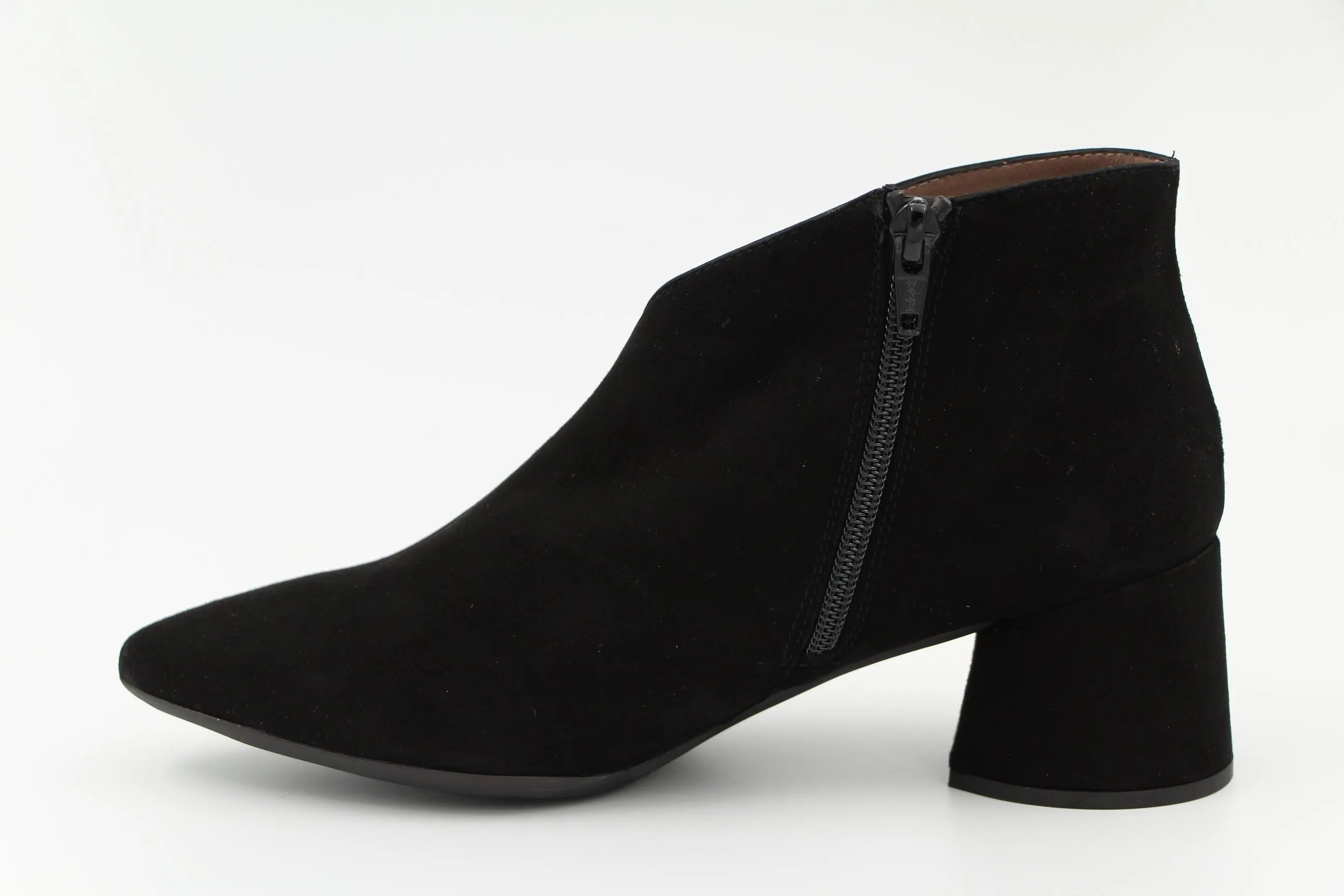 WONDERS Black Suede V-Cut Ankle Boot I-8021