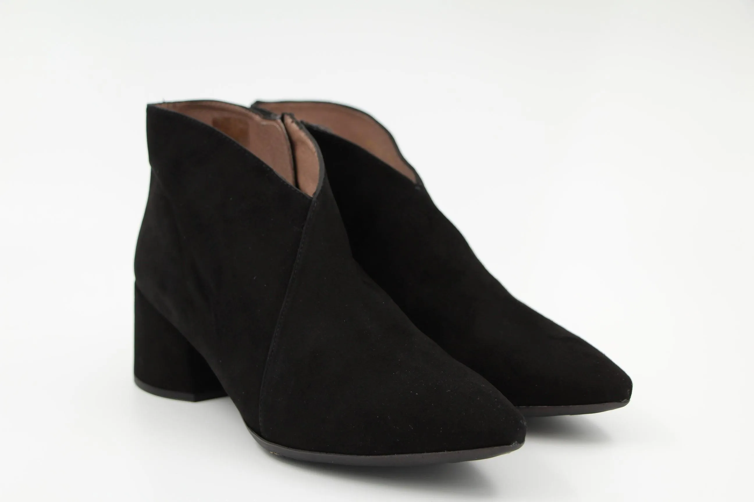 WONDERS Black Suede V-Cut Ankle Boot I-8021