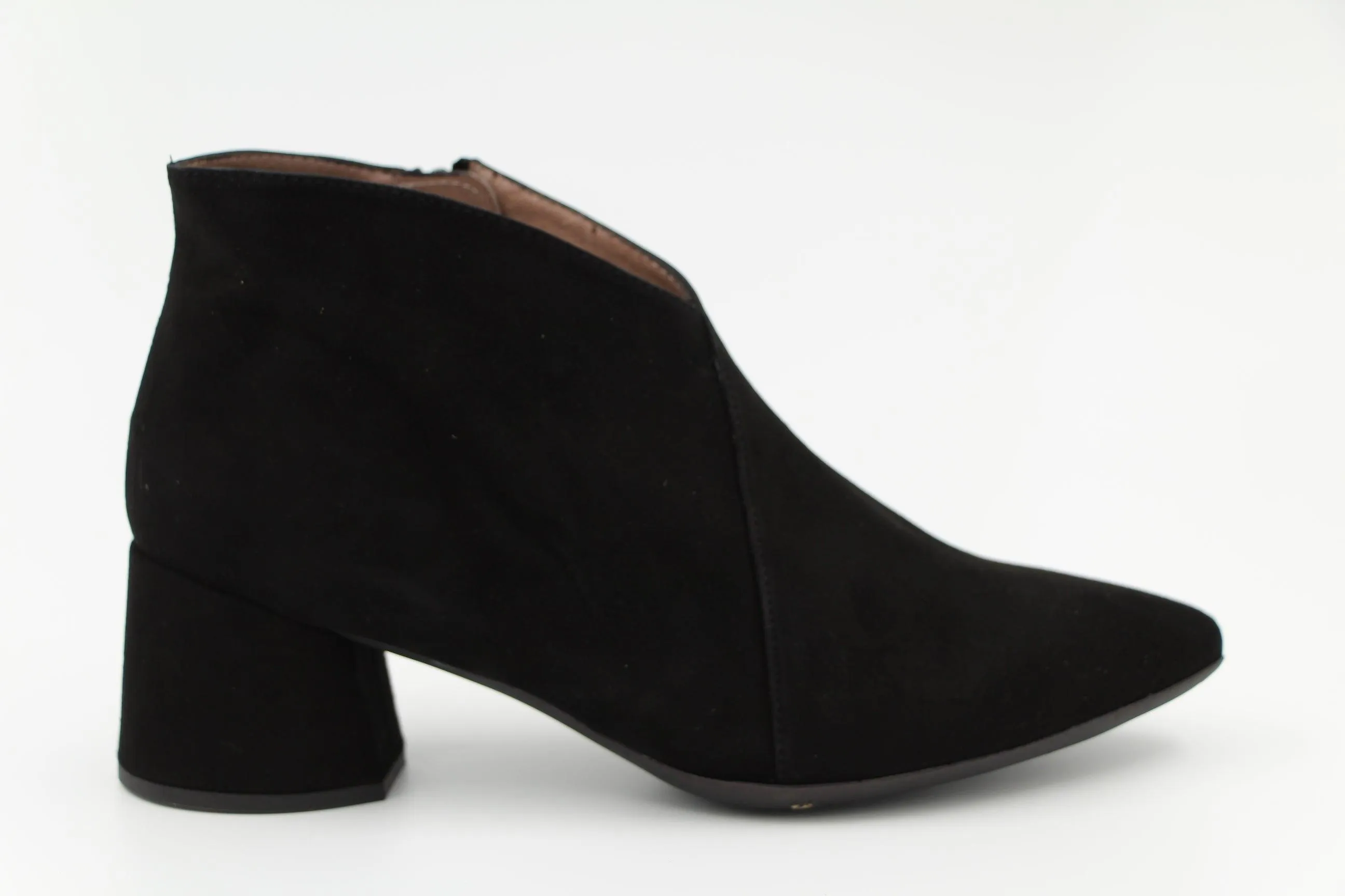 WONDERS Black Suede V-Cut Ankle Boot I-8021