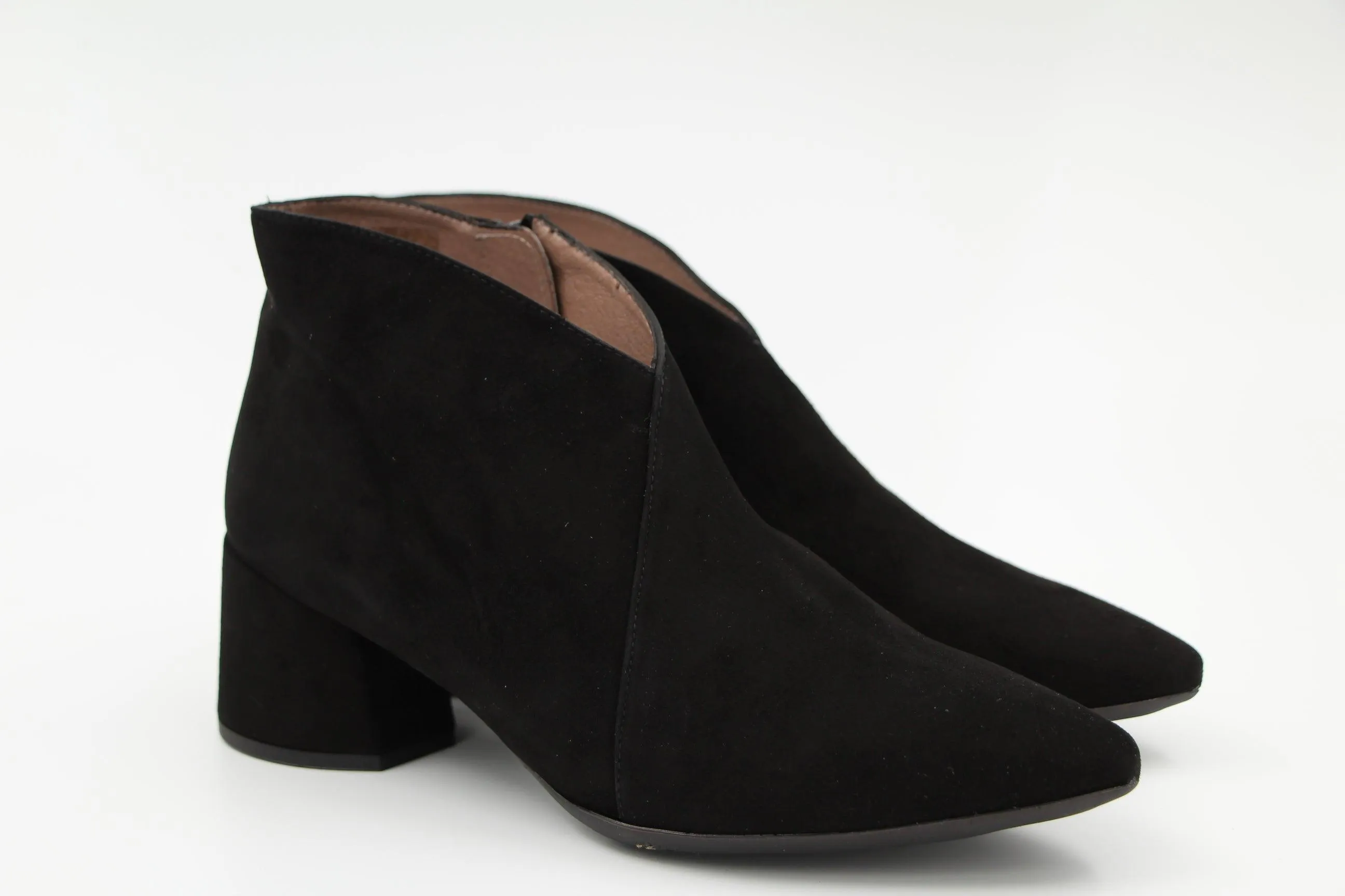 WONDERS Black Suede V-Cut Ankle Boot I-8021